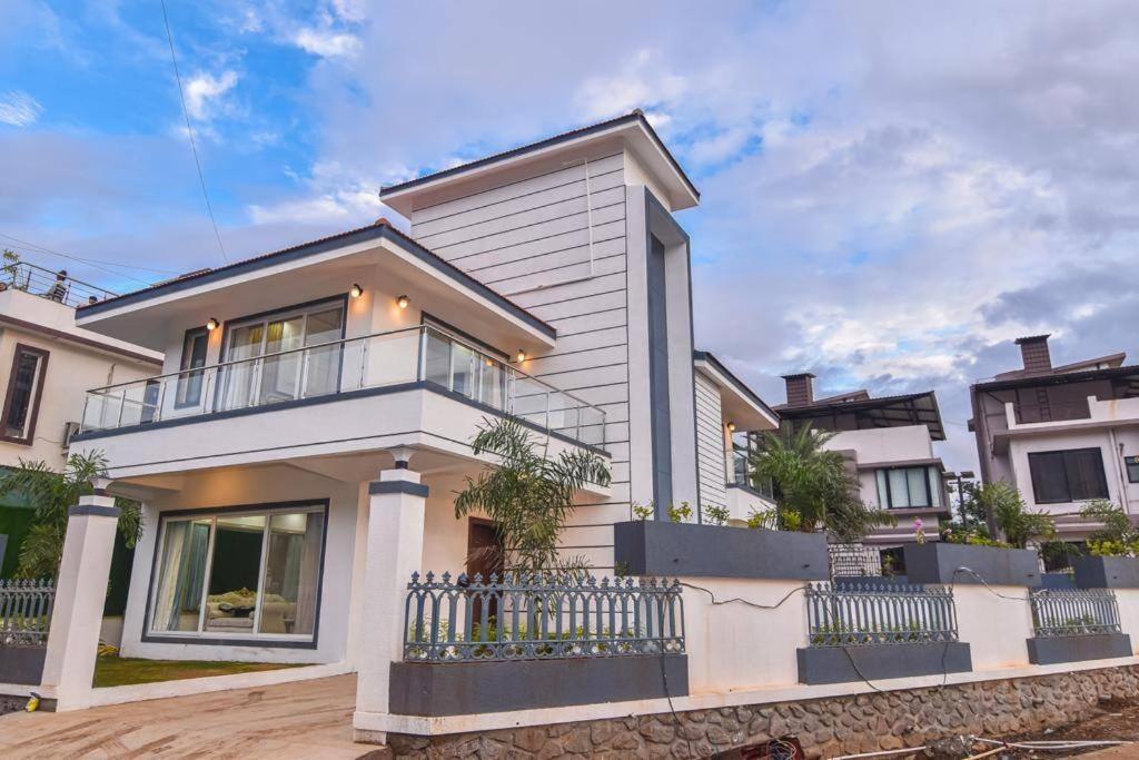 Royal Paradise Villa Lonavala Eksteriør billede